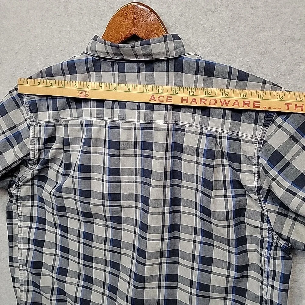 THE NORTH FACE Men's Size L Blue‎ and Gray Plaid Shirt Short Sleeve Button Down